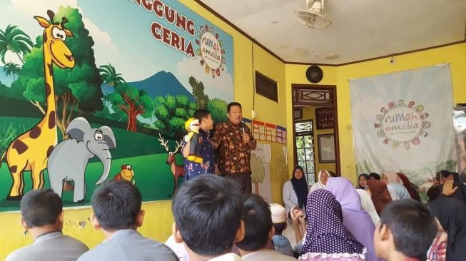 Mendongeng di Rumah Amalia, rumah belajar untuk anak yatim dan duafa [press release]