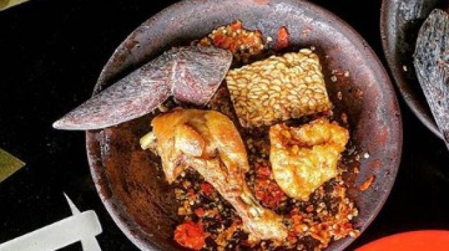 Warung Sambal Bawang Mbah Jayus di Malang, Pedasnya Juara Sejak 1984