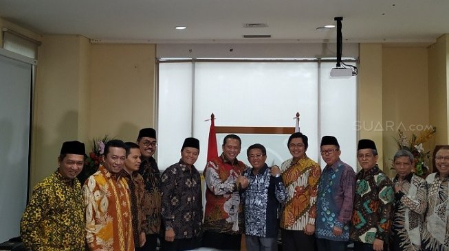 Sejumlah pimpinan MPR RI saat menyambangi Kantor DPP PKS, Jakarta Selatan. (Suara.com/Yasir).