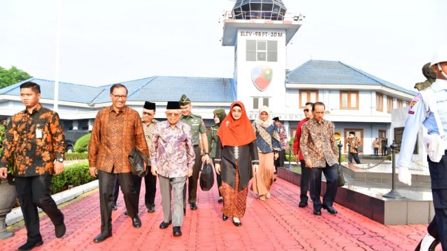 Wakil Presiden Maruf Amin bertolak ke Malang, Jawa Timur untuk menghadiri sejumlah acara pada Rabu (27/11/2019). Salah satunya Konferensi Internasional Halal dan Thoyyib 2019 [Dokumentasi Setwapres]. 