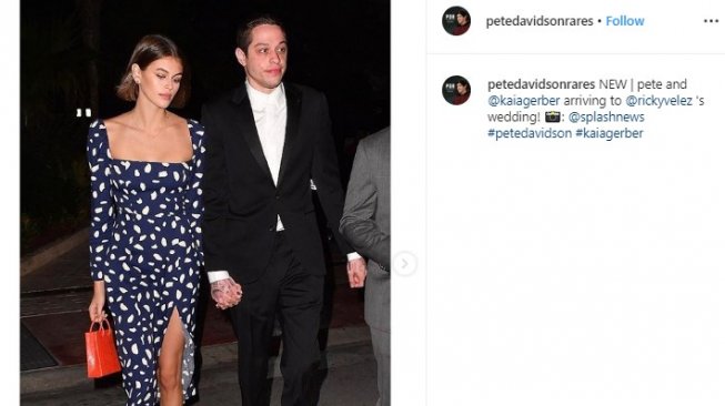 Mulai Terbuka, Pete Davidson dan Kaia Gerber Bermesraan di Depan Publik