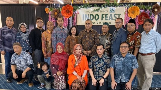 indo feast [voaindonesia / dok Ake Pangestuti)]