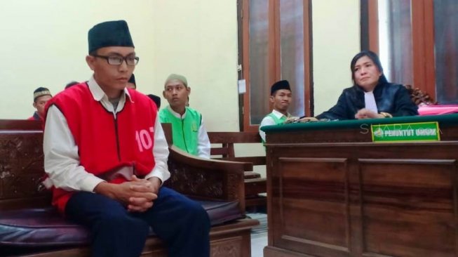 Pasrah, Guru Pramuka Surabaya Dikebiri karena Cabuli 15 Anak