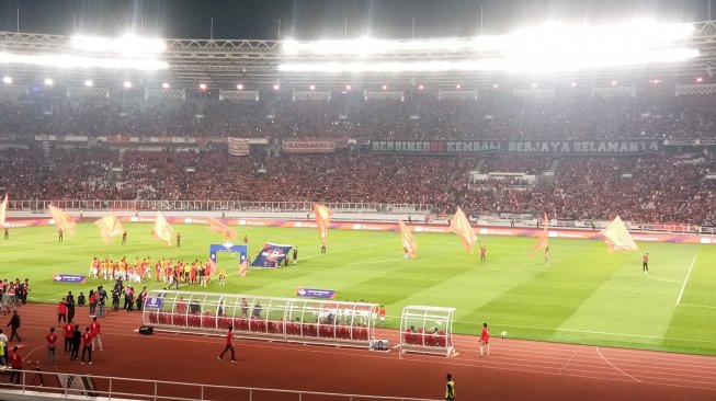 Suasana pertandingan Persija Jakarta vs Persipura Jayapura di Stadion Utama Gelora Bandung Karno (SUGBK), Senayan, Jakarta, Kamis (28/11/2019). (suara.com/Adie Prasetyo Nugraha) 