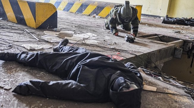 Pasukan Kopaska Koarmada I melakukan penyergapan saat melakukan Latihan Operasi Dukungan Integrasi Pasukan Khusus Laut Tahun 2019 di di Dermaga JICT II Tanjung Priok, Jakarta, Kamis (28/11).[ANTARA FOTO/Muhammad Adimaja]
