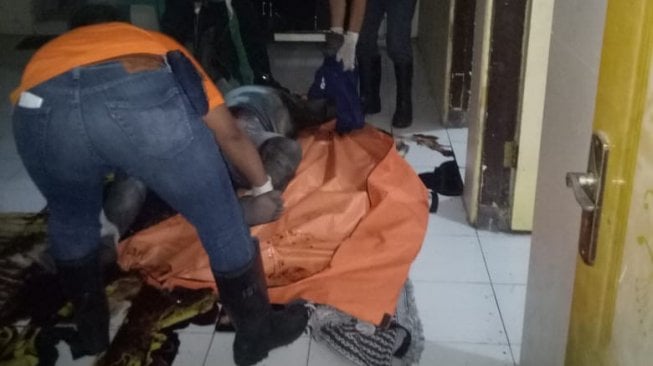 Driver Ojol Ditemukan Tewas Membusuk di Ruang Tamu