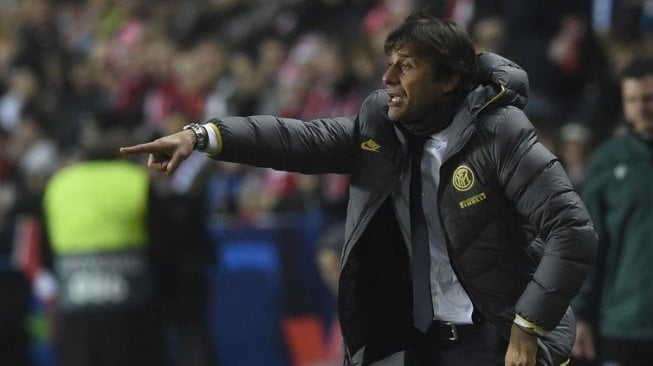 Ekspresi pelatih Antonio Conte saat memimpin anak-anak Inter Milan memenangi duel hidup mati di fase grup Liga Champions melawan Slavia Praha yang berkesudahan 1-3. (Foto: AFP)