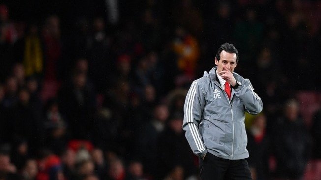 Ekspresi manajer Arsenal, Unay Emery melihat anak asuhnya kalah saat menjamu Eintracht Frankfurt di Liga Eropa. Laga ini makin menguatkan sinyal pemecatan terhadap dirinya karena serangkaian hasil buruk. (Foto: AFP)