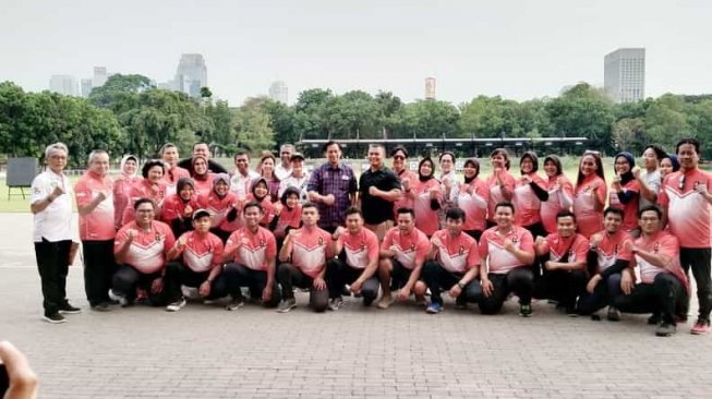 Ketua Umum Perpani Melepas Tim Panahan Indonesia Menuju Sea Games Manila