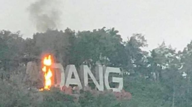 Landmark Padang Kota Tercinta Terbakar
