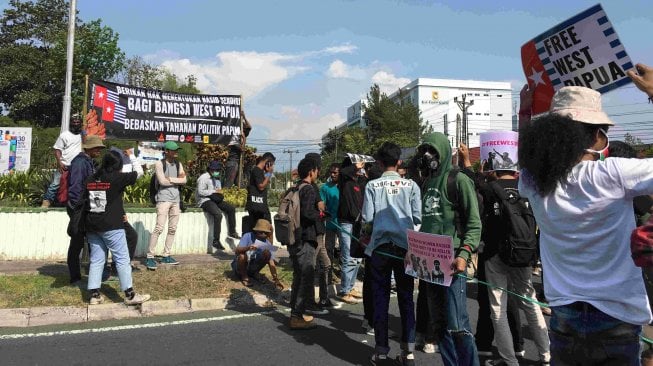 Gelar Unjuk Rasa, Warga Papua Tuntut Pembebasan Tahanan Politik