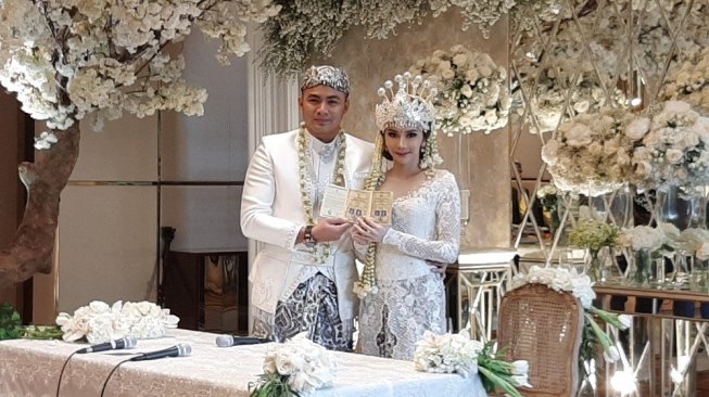 Guntur Triyoga dan Apristiyah Devila (Suara.com/Evi)