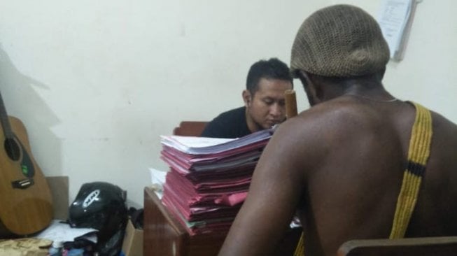 Sudah Sembilan Jam, Empat Mahasiswa Papua Masih Jalani Pemeriksaan