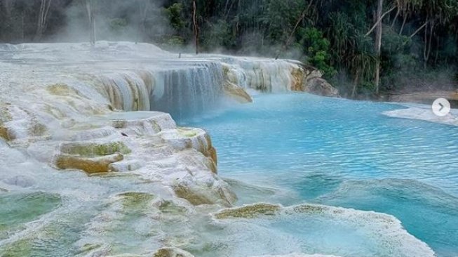 5 Potret Tinggi Raja, Wisata Air Panas di Sumatra yang Mirip Pamukkale