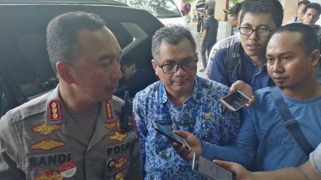 Dijenguk Kapolrestabes Surabaya, Ibu Balita JA Ceritakan Kondisi Anaknya