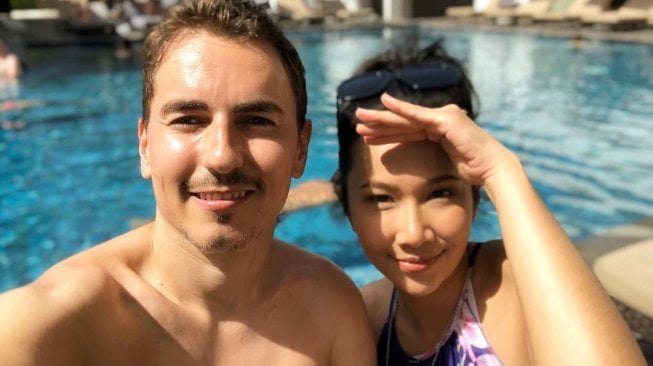 Lorenzo Foto Bareng Model Cantik, Warganet: Mendingan Ini daripada Nikita