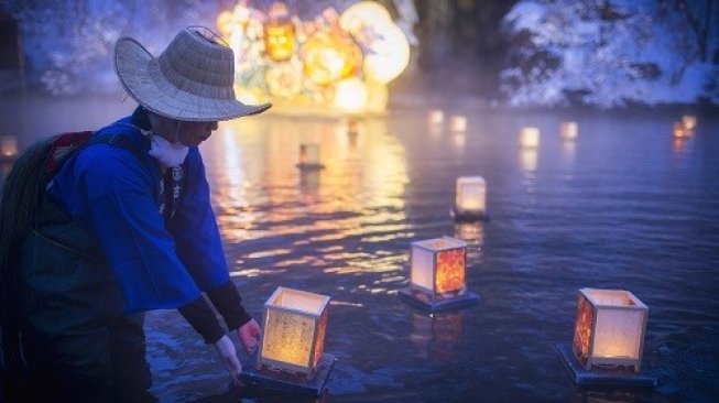 Wish Lantern: Tamu dapat menulis dan mengirimkan keinginan mereka antara jam 3:00 hingga 9:00 malam. (Hoshino Resorts Aomoriya)