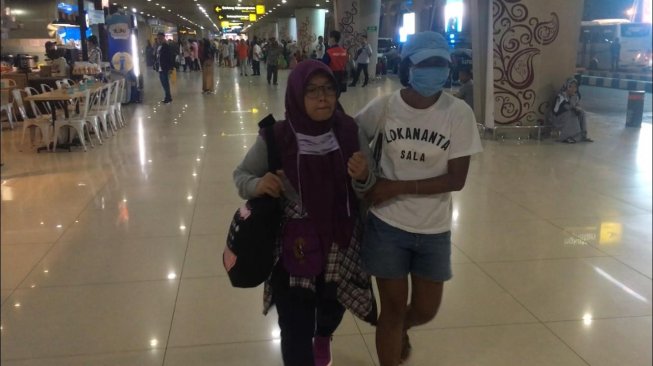 Yuli Riswati ialah aktivis dan jurnalis warga yang kerap menuliskan kisah dan isu-isu buruh migran dan sudah 10 tahun tinggal di Hong Kong. (AJI SURABAYA)