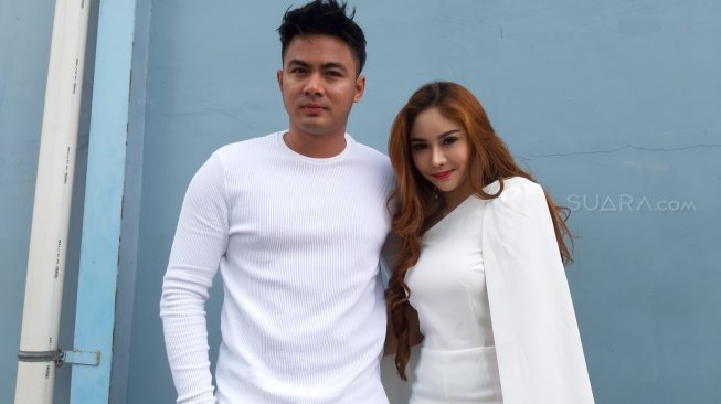 Kasih Kado Kuda Mahal, Guntur Triyoga Bikin Istri Menangis Haru