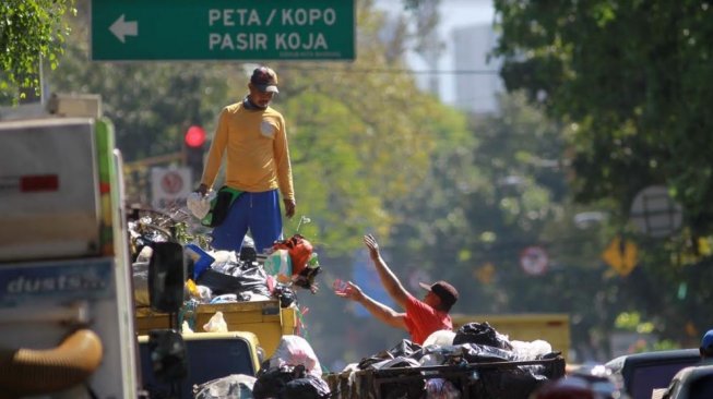 Antisipasi Sampah Malam Tahun Baru, DLH DKI Kerahkan 7.000 Personel