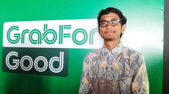 Kisah Ivan, Driver Taksi Online Pengidap Disabilitas Tunarungu. (Suara.com/Dini Afrianti)