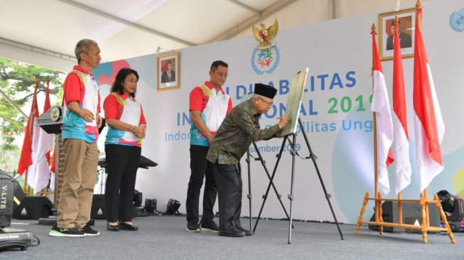 Wakil Presiden Maruf Amin saat berpidato dalam acara Hari Disabilitas Internasional, Plaza Barat Senayan, Jakarta, Selasa (3/12/2019). (Foto dok. Setwapres)