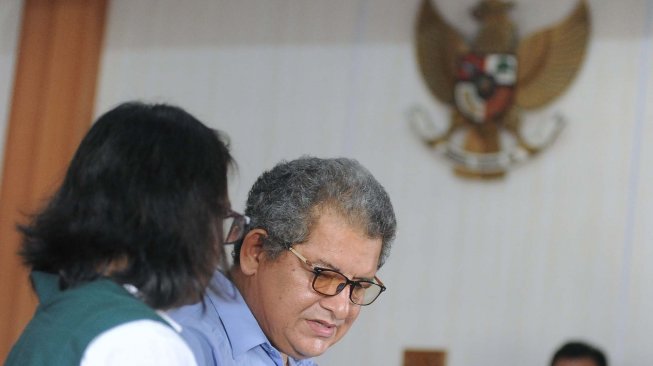 Warga negara Peru Guido Torres Morales menjalani sidang vonis di Pengadilan Negeri Denpasar, Bali, Senin (2/12).  [ANTARA FOTO/Fikri Yusuf]