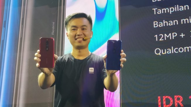 Country Director Xiaomi Indonesia Alvin Tse memperkenalkan Redmi 8 di Jakarta, Rabu (4/12/2019). [Suara.com/Tivan Rahmat]