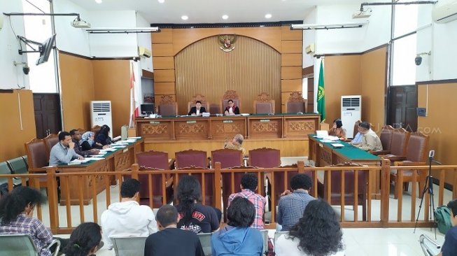 Ahli hukum pidana dari Universitas Trisakti Abdul Fickar Hadjar di sidang praperadilan tapol Papua yang digelar di PN Jakarta Selatan. (Suara.com/Stephanus Aranditio).