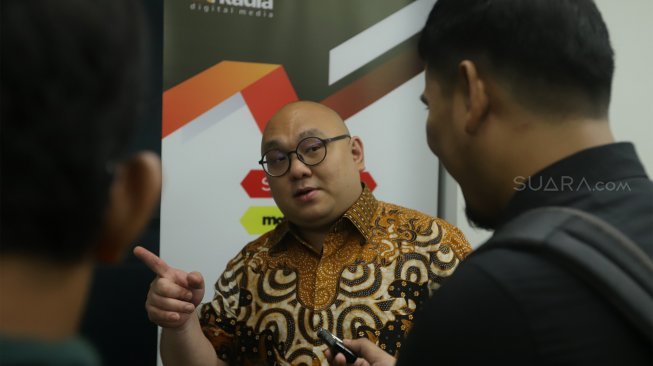 CEO PT Arkadia Digital Media Tbk, William Martaputra menjawab pertanyaan dari wartawan usai menghadiri agenda Public Expose 2019 di Hotel Jambuluwuk, Jakarta, Kamis (5/12). [Suara.com/Angga Budhiyanto]