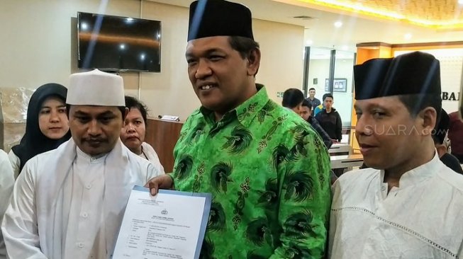 Ormas Babad Banten Nusantara (BBN) resmi melaporkan penceramah Habib Jafar Shodiq bin Sholeh Alattas ke Bareskrim Polri. (Suara.com/M Yasir).