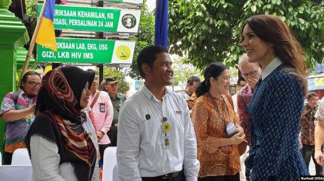 Mary Elizabeth Donaldson berkunjung ke Puskesmas Tegalrejo, Yogyakarta, Rabu, 4 Desember 2019. (Foto:VOA/ Nurhadi)