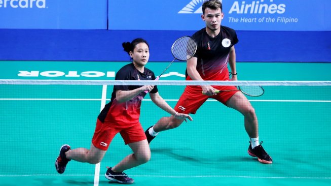 Pasangan ganda campuran Indonesia, Rinov Rivaldy/Pitha Haningtyas Mentari, melaju ke perempat final SEA Games 2019 usai menang atas Peter Gabriel Magnaye/Thea Marie Pomar (Filipina), Kamis (5/12). [Humas PBSI]