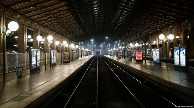 Paris Dilumpuhkan Aksi Mogok, Turis Diminta Menjauhi Menara Eiffel