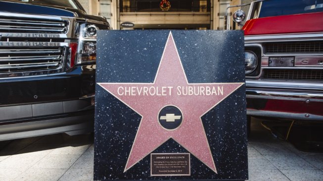 Chevrolet Suburban yang masuk walk of fame Hollywood. (autoevolution.com)