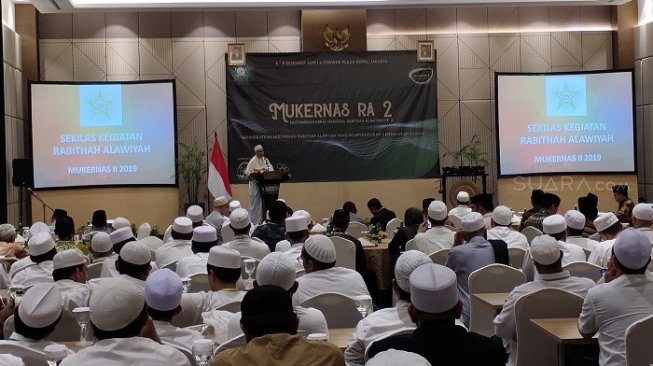  Ketua Umum Rabithah Alawiyah Habib Zen Bin Smith saat memberi sambutan dalam Mukernas di Hotel Crowne Plaza, Jakarta Pusat, Jumat (6/12/2019).