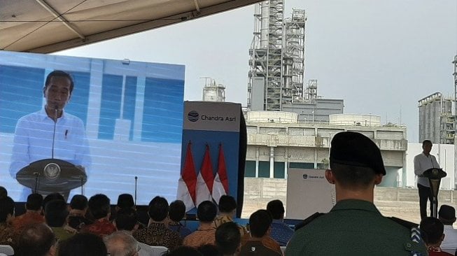 Resmikan Pabrik PE, Jokowi Ungkap Salah Satu Masalah Terbesar Indonesia