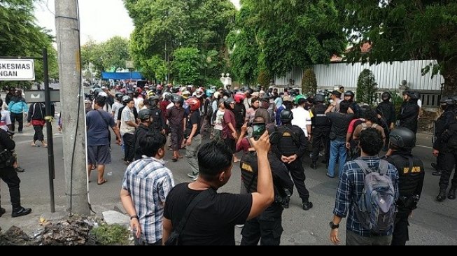 Jelang Kedatangan Gus Muwafiq, 2 Massa Nyaris Bentrok di Solo