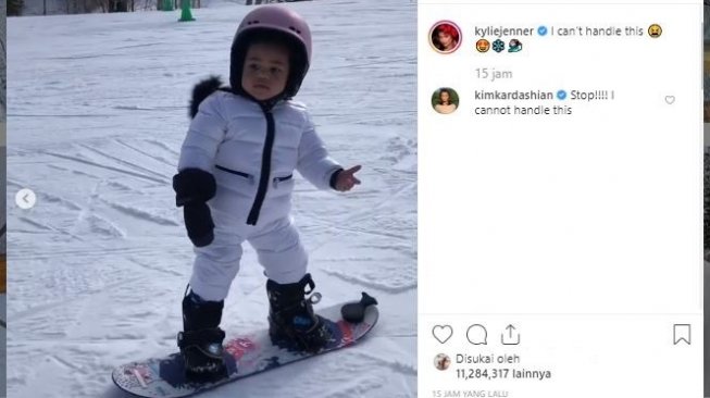 Stormi Webster main snowboarding. (Instagram/kyliejenner)