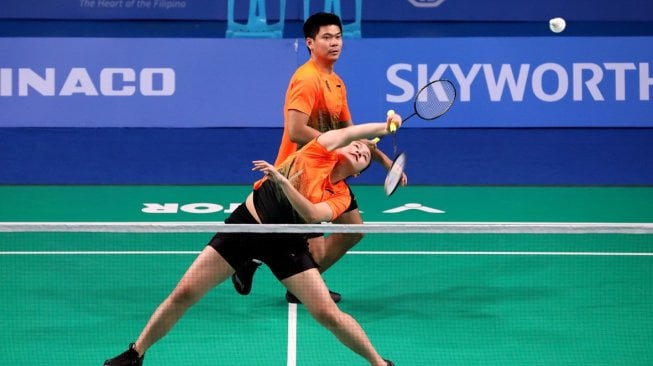 Pasangan ganda campuran Indonesia, Praveen Jordan/Melati Daeva Oktavianti, melaju ke semifinal SEA Games 2019 usai mengalahkan Alvin Morada/Alyssa Yasbel Leonardo (Filipina) di babak perempat final, Sabtu (7/12). [Humas PBSI]