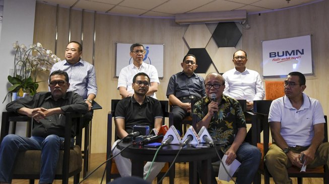 Komisaris Utama Garuda Indonesia Sahala Lumban Gaol memberikan keterangan pers di Kementerian BUMN Jakarta, Sabtu (7/12).  [ANTARA FOTO/Nova Wahyudi]