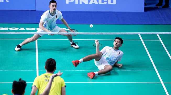 Pasangan ganda putra Indonesia, Fajar Alfian/Muhammad Rian Ardianto, terhenti di perempat final SEA Games 2019 usai kalah dari Bodin Isara/Maneepong Jongjit (Thailand), Sabtu (7/12). [Humas PBSI]