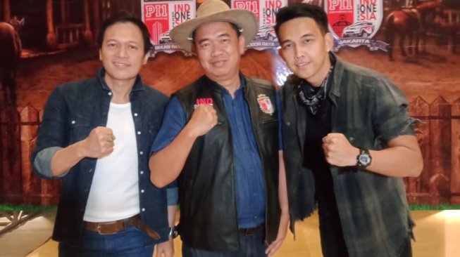 Naga Lyla bersama Ketua Umum PI-ONE Rwahyu Karyadi. [dokumentasi pribadi]