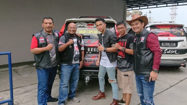 Naga Lyla bersama para pecinta mobil Pajero Sport. [dokumentasi pribadi]