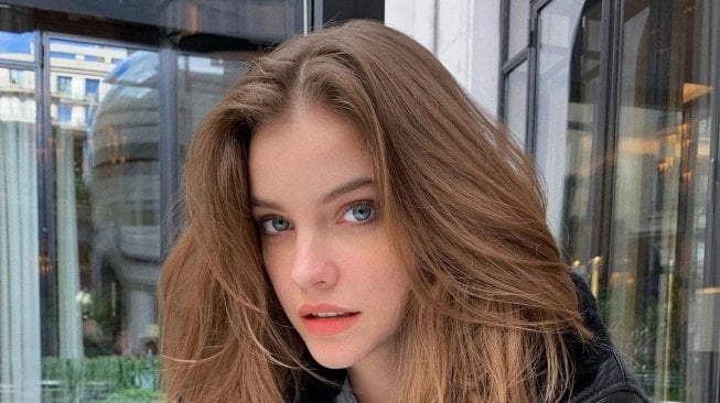 Gagal Debut, Barbara Palvin Kecewa Fashion Show Victoria's Secret Batal