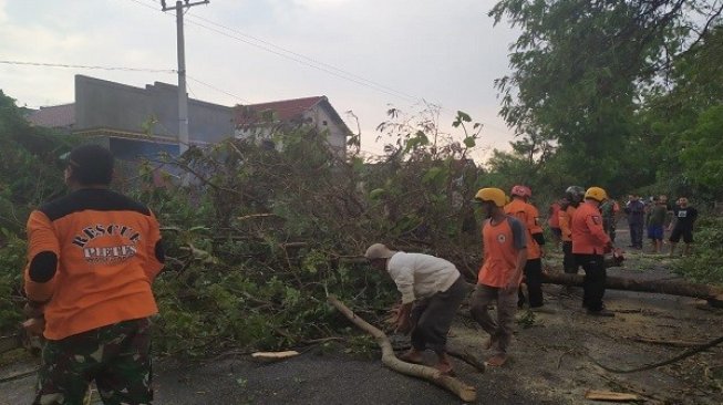 Pria di Ponorogo Meninggal Tertimpa Lapak Pasar Malam