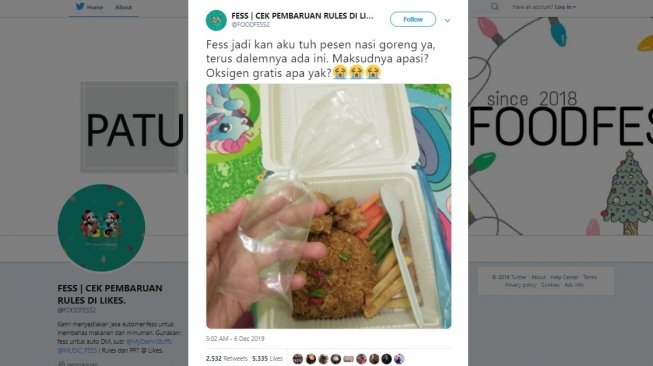 Postingan warganet, nasi goreng berhadiah plastik kosong. [Twitter]