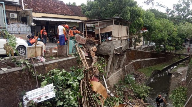 Minggir Terdampak Hujan Angin Terparah, BPBD Sleman Buat Dapur Umum Relawan