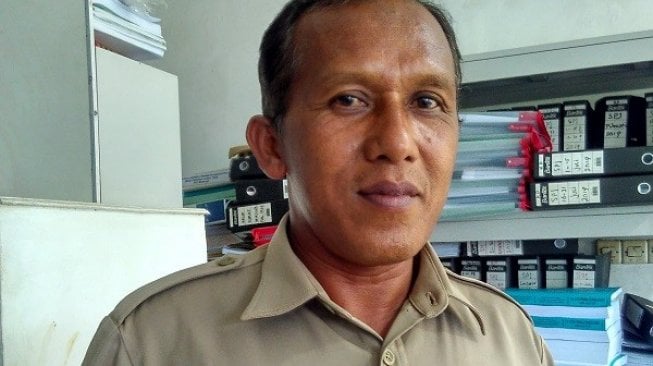 Kabid Kebersihan dan Pengelolaan Ruang Terbuka Hijau DLH Sleman Junaidi saat ditemui di kantor DLH Sleman, Senin (9/12/2019).- (Suara.com/Uli Febriarni)