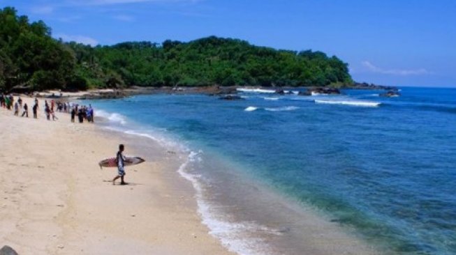 Traveling Bareng Keluarga di Yogyakarta, Yuk Wisata ke Pantai Wediombo